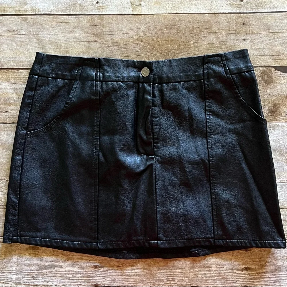 Et Clet‎ Black Faux Leather Mini Skort Shorts Front Pockets Zip Fly Size Large